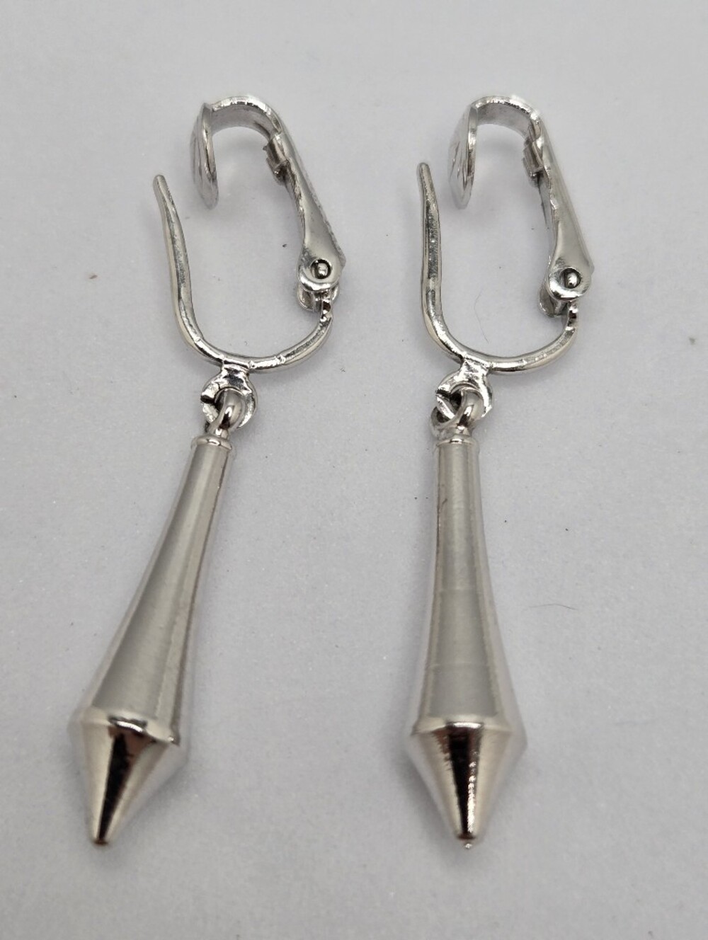 Vintage Sarah Coventry Canada Silver Tone Clip On Drop Earrings 1960s Signed - Picture 4 of 13